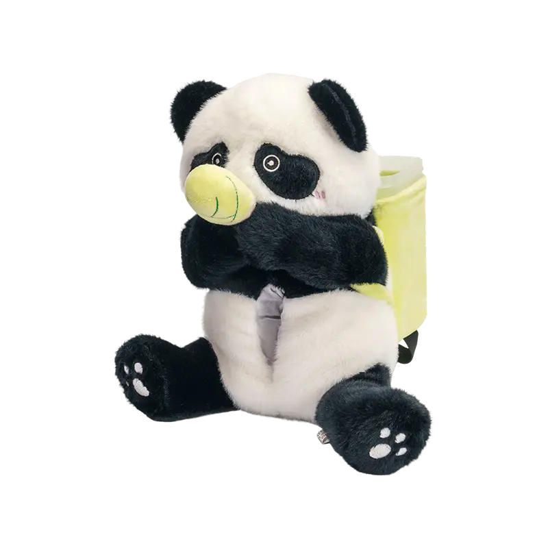 Boneka panda duduk yang lucu dengan keranjang