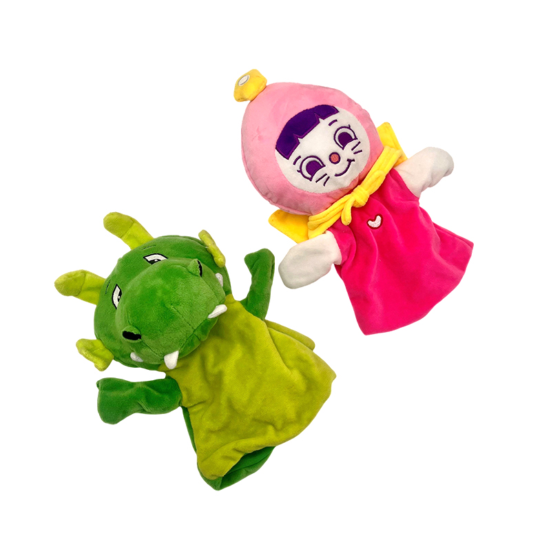 Gadis pink & boneka jari naga hijau